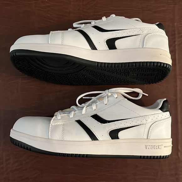 Red Wing Worx slip-resistant, steel toe work shoe! Flawless condition - Picture 2 of 5